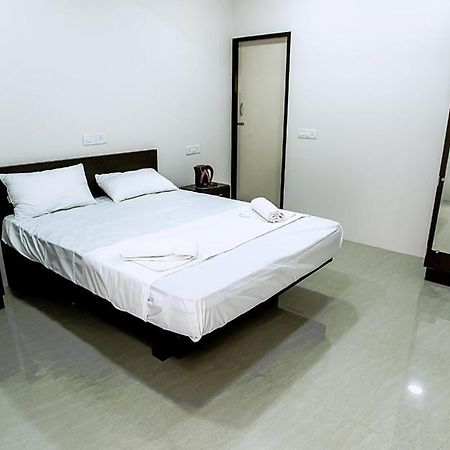 Hotel Indra Regency à Thiruttani Extérieur photo